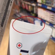顾客买到过期多年的进口牙膏  客服：超市去年才开业