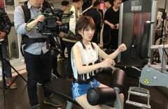 重庆网红冯提莫晒健身美照：看到我的肌肉了吗？