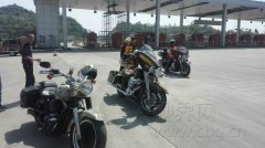 任性哈雷摩托冲关上高速 最终被拦截罚款