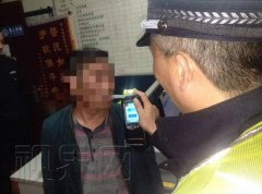 男子两次酒驾被罚后 竟又无证酒驾