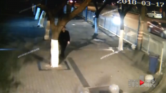 工作没找到打麻将却输光了钱  他做了一个糟糕的决定