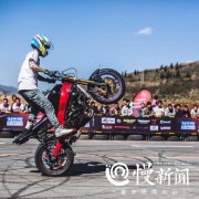 21岁重庆崽儿练特技摩托车  三次获全国冠军