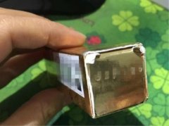 女子托同事代购口红 带回之后包装大变样