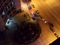 小区楼下烧烤店深夜营业  闹得附近居民不能入眠