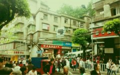 韩雪魏大勋现身忠县拍戏  市民热情围观